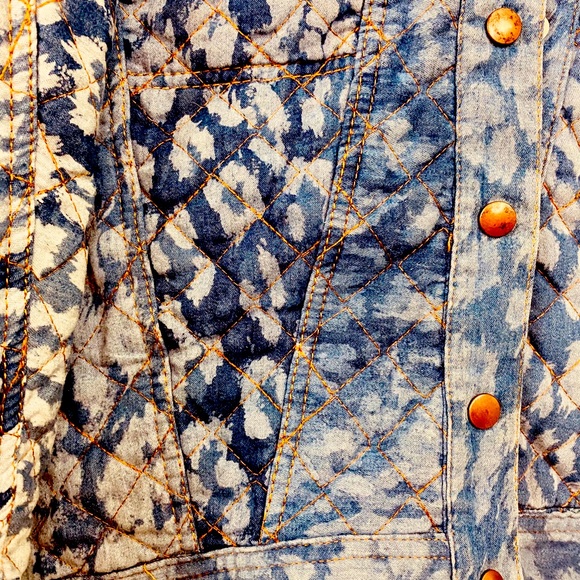 Fabulous Vintage Denim Quilted Cheetah Jacket - Picture 6 of 16